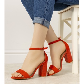 BM Crvene pumpice na stupić s Dolores zmijskim uzorkom crvena 1