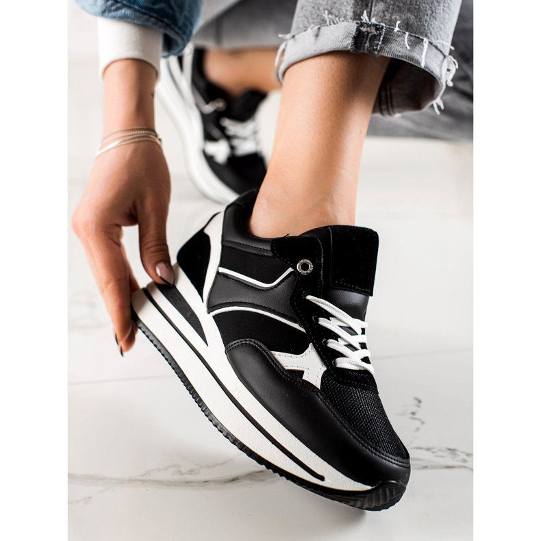 TRENDI Crni se šulja na platformu crna 1