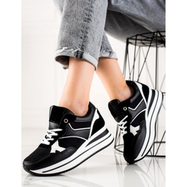 TRENDI Crni se šulja na platformu crna 2