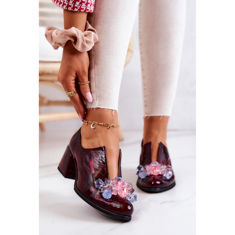 PA2 Elegantne kožne visoke pete s bordo dekoracijom Delaver crvena 2