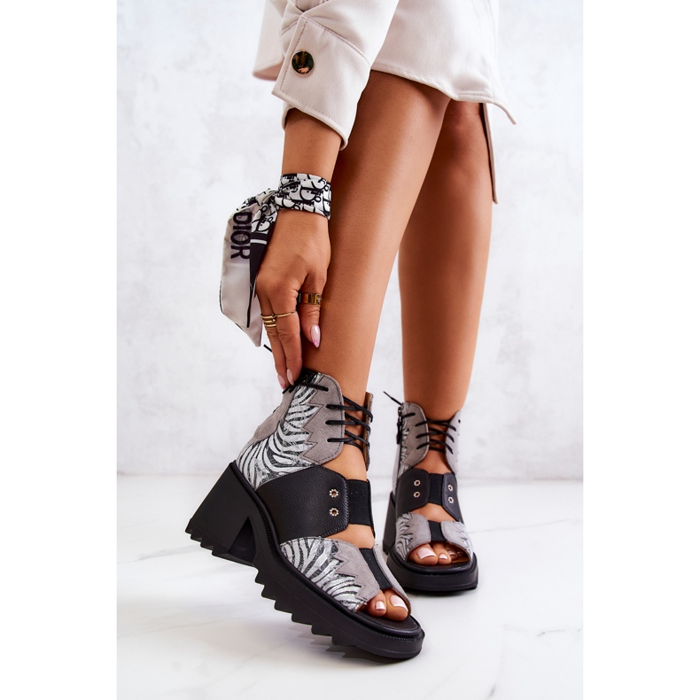 Maciejka 05321-03 Kožne čizme sive i crne crno srebro 1