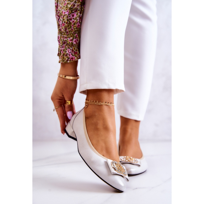 PA2 Kožne balerinke s bijelim i zlatnim Joliet ukrasom bijela 1