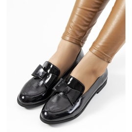 Crne, lakirane ženske cipele Flora crna 1