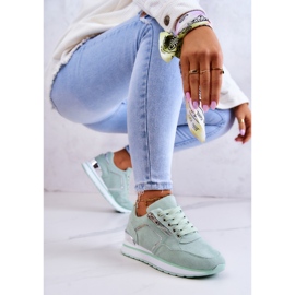 FB2 Suede sportske cipele na svijetlozelenoj platformi uz rijeku zelena 1