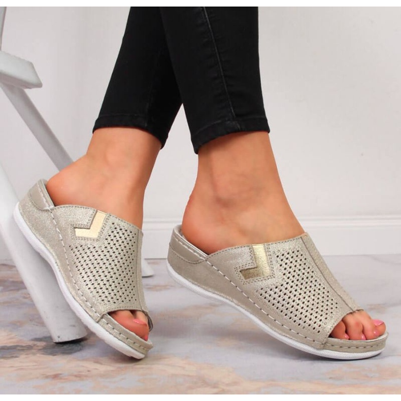 Kožne papuče na klin S. Barski W OLI163B zlatne zlatna 2