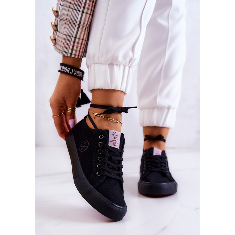 Ženske tenisice od materijala Cross Jeans JJ2R4049C crne crna 1