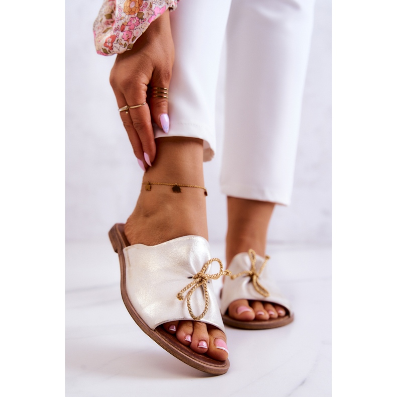 Kožne ženske papuče Nicole 2659/004 bijela i zlatna 1