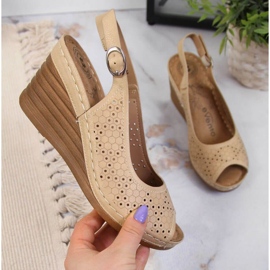 Sandale na klin eVento W EVE349B bež 1