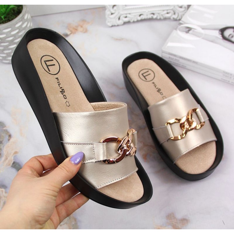 Kožne papuče s lančićem Filippo W PAW345B zlatne boje zlatna 1