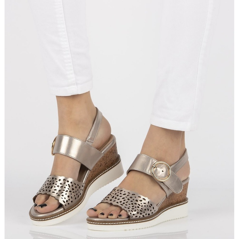 Sandale na klin Filippo DS2077 / 21 Go zlatne zlatni 1