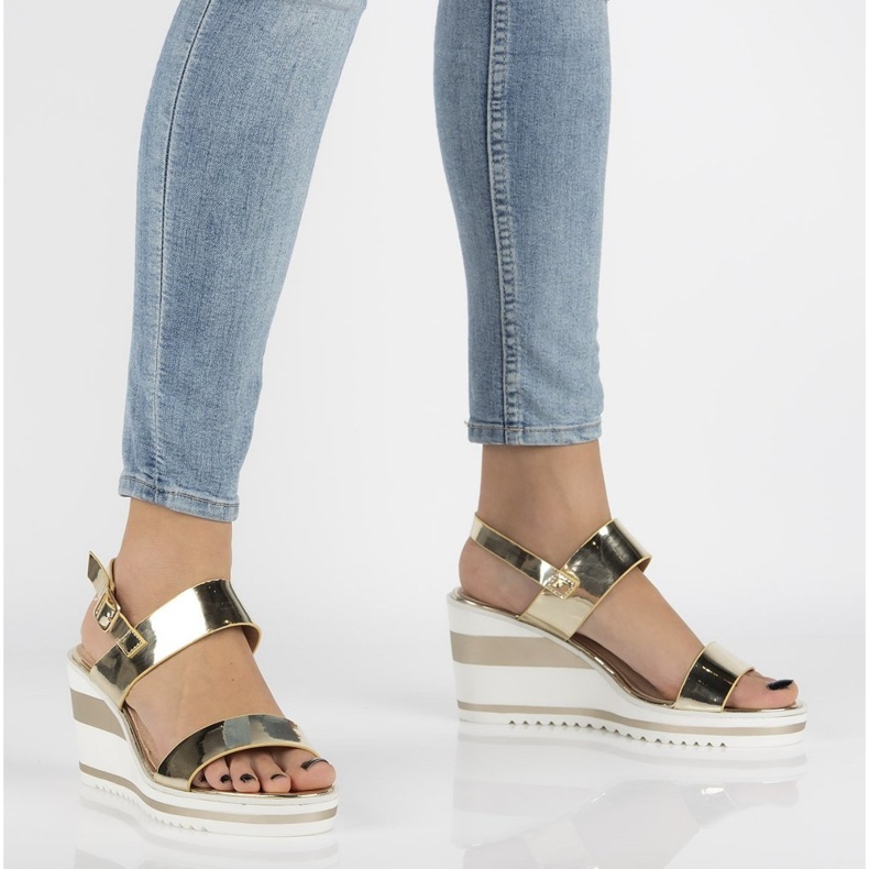 Sandale na klin Filippo DS2094 / 21 Go zlatne zlatni 1