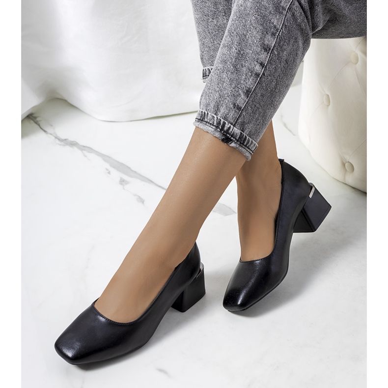 Crne kožne pumpe na Vasila stupu crna 1