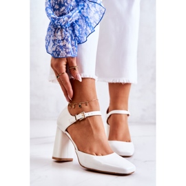 PG1 Modne lakirane pumpice na bijelom maoris baru bijela 1