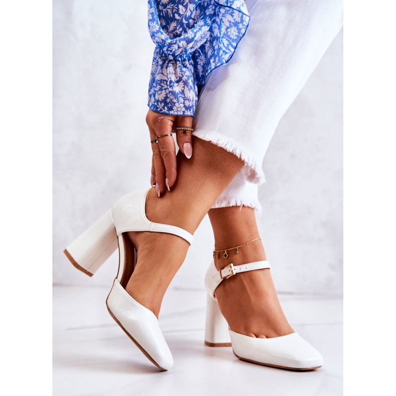 PG1 Modne lakirane pumpice na bijelom maoris baru bijela 2