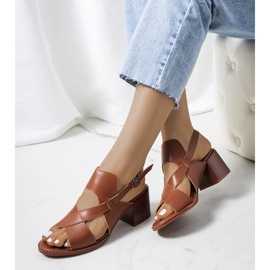 Smeđe kožne sandale na Destini post smeđa 1