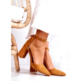 FB2 Pumpe na šipku zavezane devine letice smeđa žuta boja 4