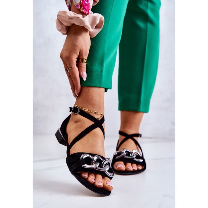 Ženske sandale od antilopa s lančićem Laura Messi 2365 crne crno 1