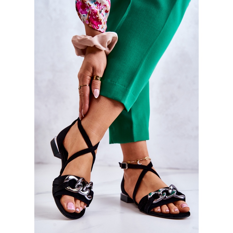 Ženske sandale od antilopa s lančićem Laura Messi 2365 crne crna 2