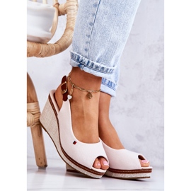 PS1 Ženske udobne sandale s kopčom bež Thallas 2