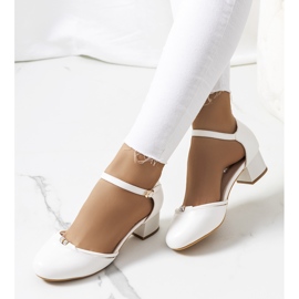 Bijele pumpice na niskom stupu iz Lyndena bijela 1