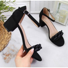 Crne sandale na stupić s lančićem W Filippo crno 1