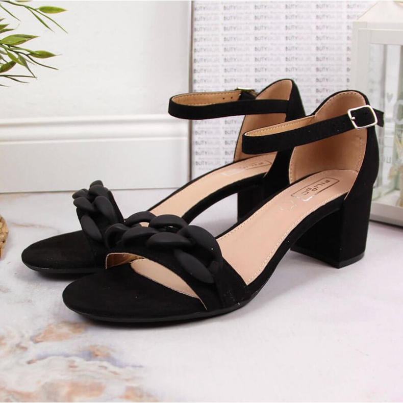 Crne sandale na stupić s lančićem W Filippo crna 2