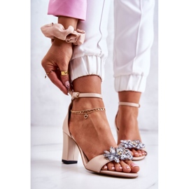 PA2 Kožne sandale na šanku s bež ukrasom Milessa 1