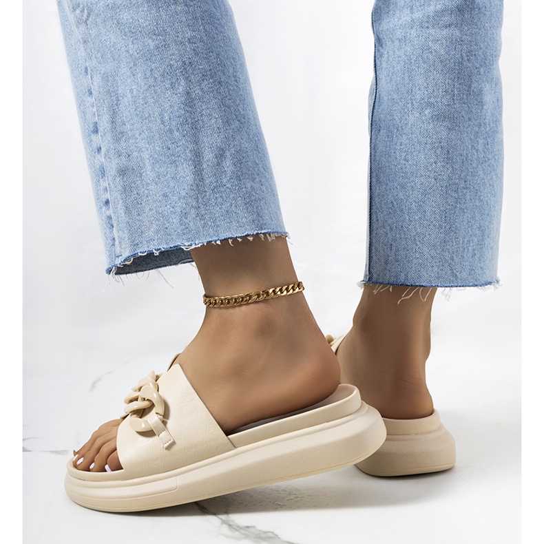 BM Bež papuče s Levy lancem 1