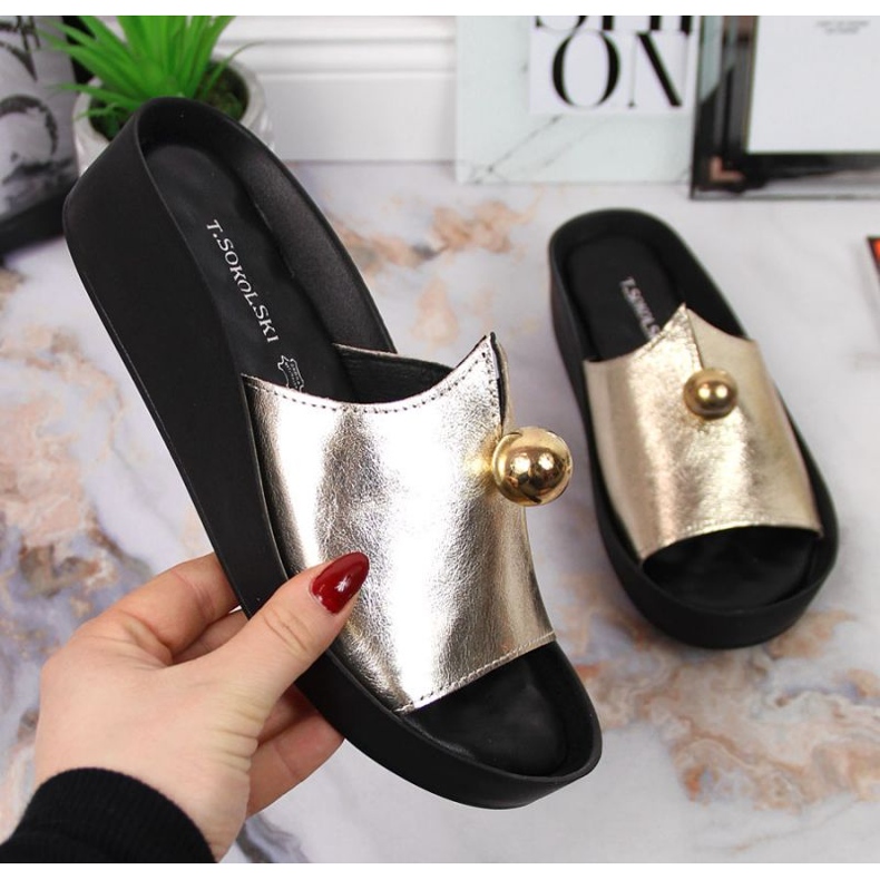 Kožne papuče s ukrasnom kuglom T. Sokolski W SCA165B zlatne zlatni 1