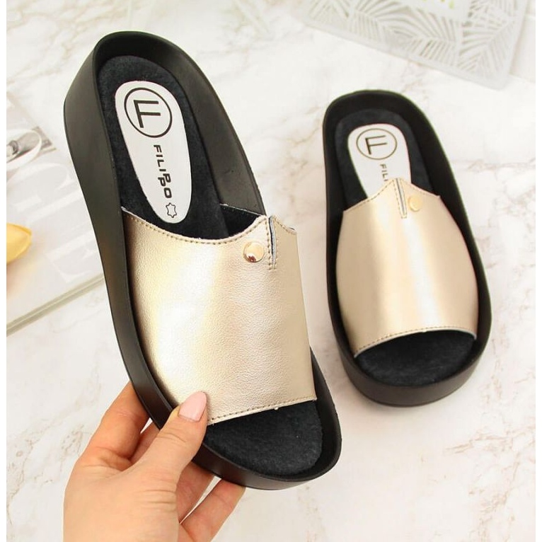 Kožne papuče na platformi Filippo W PAW199B zlatne zlatna 1