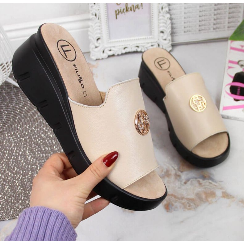 Kožne papuče na klin Filippo W PAW362B bež 1