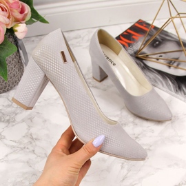 Pumpe na sivom Monique postu višebojan siva 1