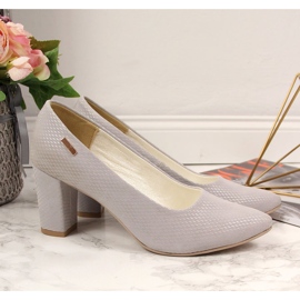 Pumpe na sivom Monique postu raznobojna siva 2