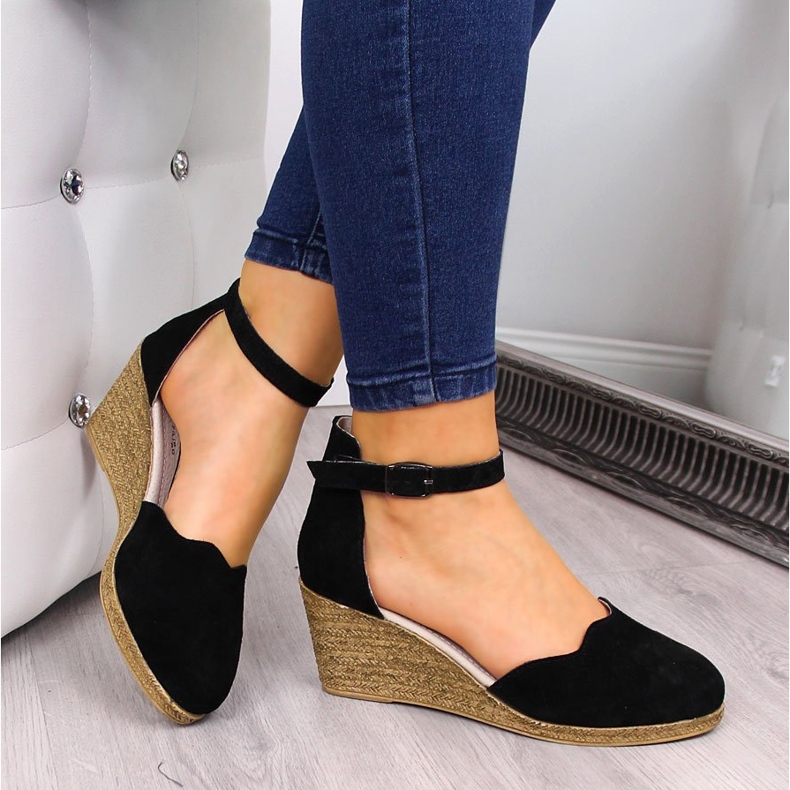 Kožne ženske sandale na crni klin Filippo crno 1