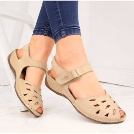 Ženske kožne sandale na bež klin Helios 4011 1