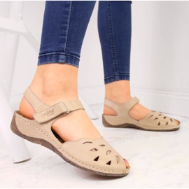 Ženske kožne sandale na bež klin Helios 4011 2