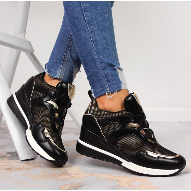 Ženske crne tenisice na klin Vinceza crno zlatna 1