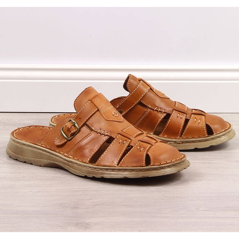 Udobne smeđe kožne muške papuče Łukbut 962 smeđa 1