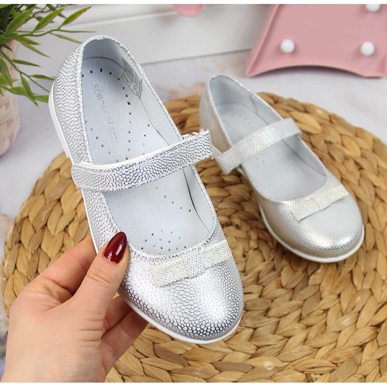 Pričest djevojačke balerinke na čičak srebrni Kornecki 6493 srebro 1