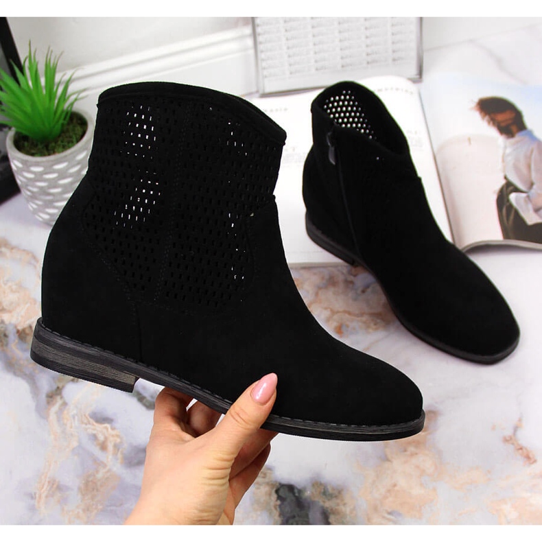 S.Barski Crne ženske ažurne čizme na klin S. Barski crna 1