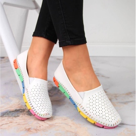 Udobne ženske cipele od kože Artiker bijele boje 1