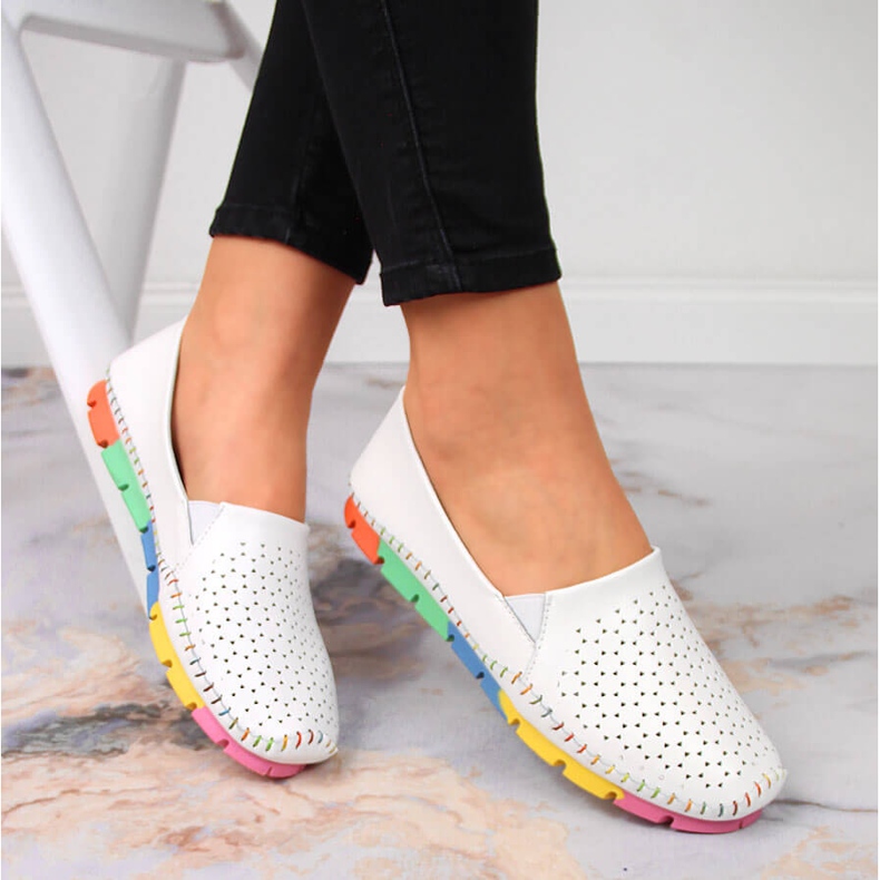 Udobne ženske cipele od kože Artiker bijele boje 1