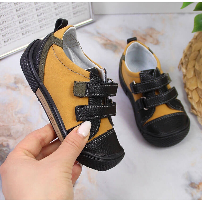 Dječačke cipele s čičak devom Kornecki 6823 smeđa crno 1