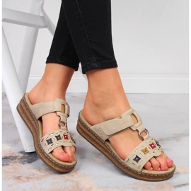 Ženske bež papuče na klin Rieker 62924-60 1