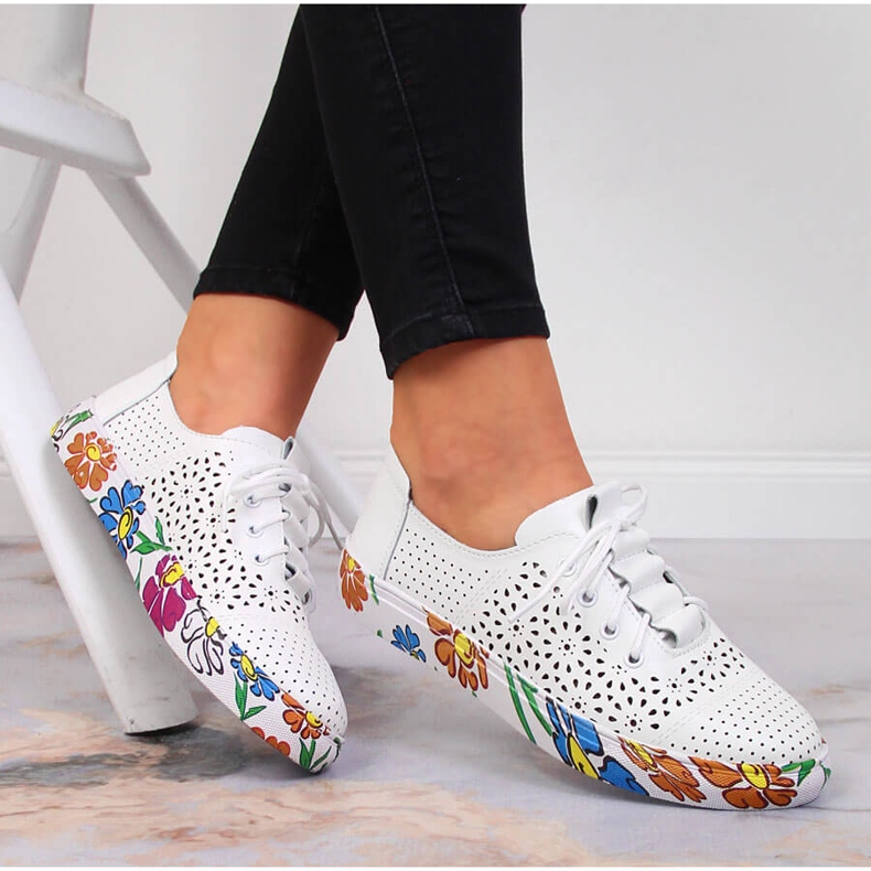 Bijele ženske cipele Artiker ažurne kože 1