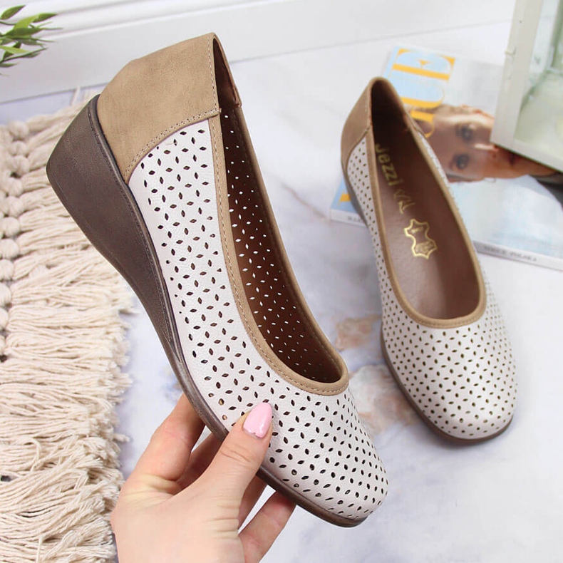 Ženske ažurne cipele s bež klin Jezzi 1