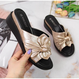 Ženske zlatne papuče na klin Vinceza zlatni 1