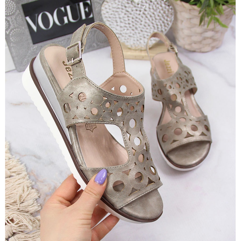 Ženske sandale na klin Jezzi zlatna 1