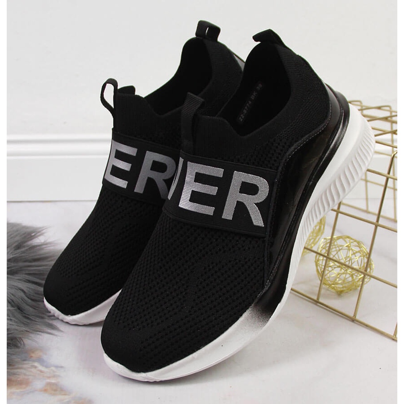 Vinceza Ženske sportske cipele slip na crnu Vincezu crno 2