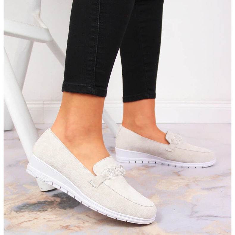 Ženske kožne mokasinke s lančićem Artiker krema bež 2